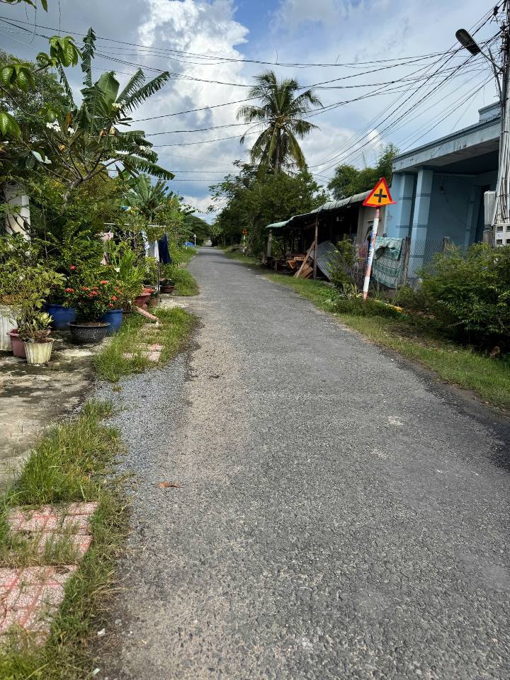 Nhà cấp 4 Hòa Thành 102m² giá 820 triệu - Sân ô tô rộng rãi!