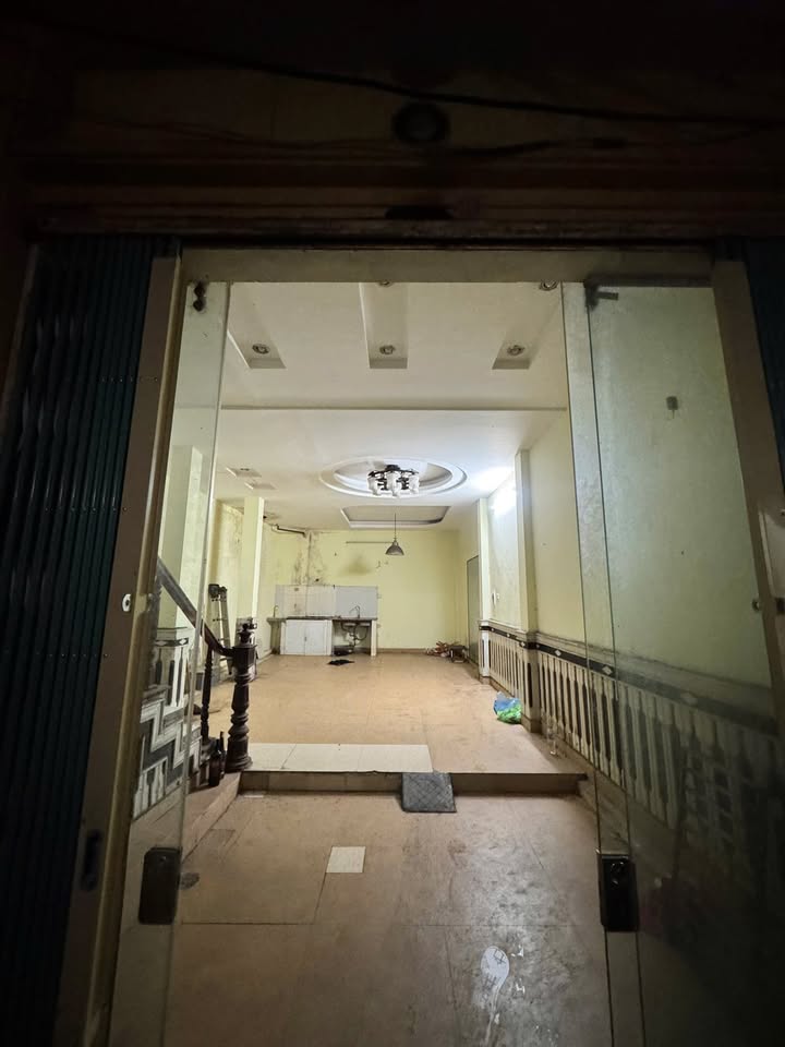 Nhà nguyên căn cho thuê tại ngõ 898 Láng 45m² giá 13 triệu - Phù hợp cho gia đình hoặc nhóm bạn!