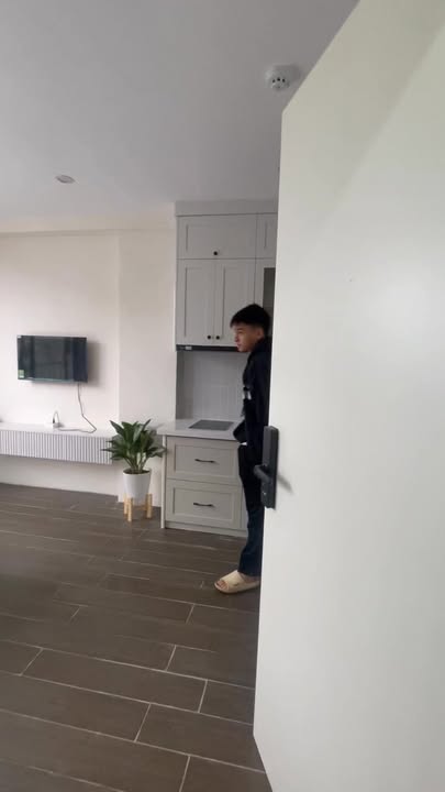 Căn hộ Studio cho thuê tại Đê La Thành, Đống Đa 25m² - Vào ở ngay với nội thất đầy đủ!