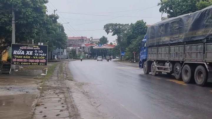 Đất mặt đường QL17 thị trấn Cao Thượng 85m² giá 4 tỷ - Kinh doanh thuận lợi!