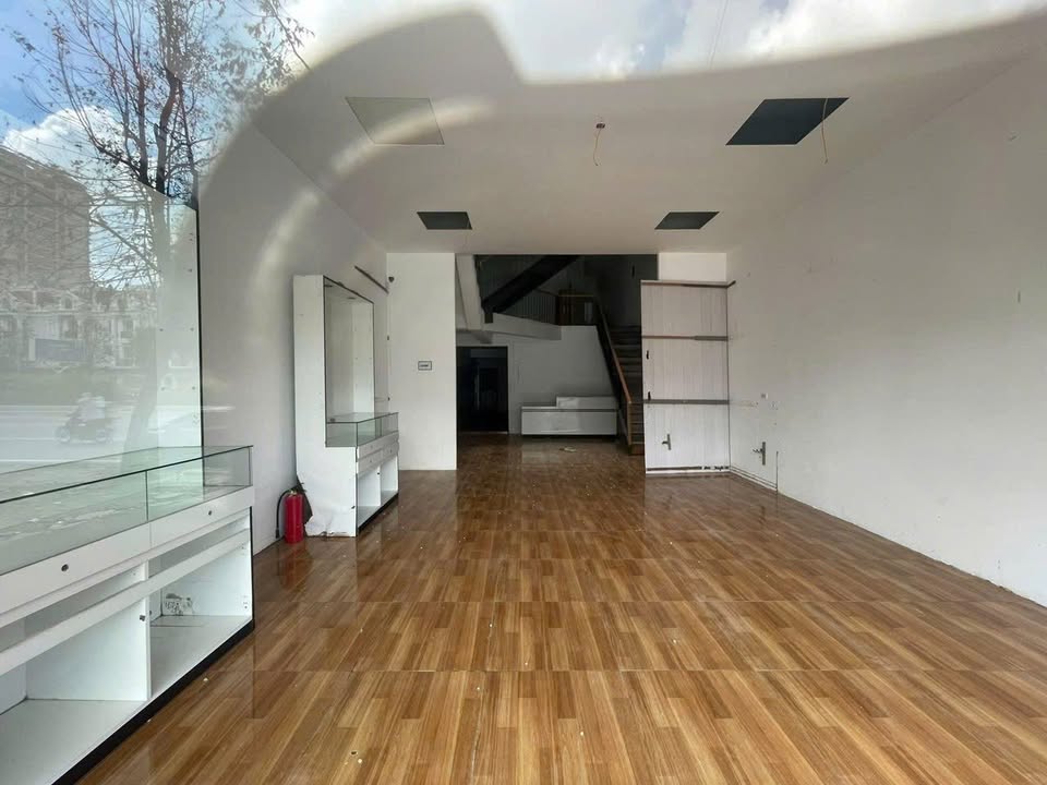 Nhà mặt phố Lê Nin, Vinh 100m² giá 22 triệu - Kinh doanh sầm uất ngay sát Lotte
