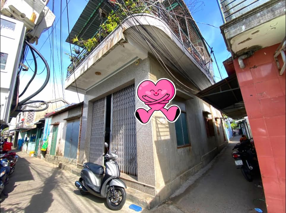 Nhà 2 tầng góc hẻm Nguyễn Tất Thành 70.7m² giá 2.05 tỷ - Vị trí trung tâm tiện ích