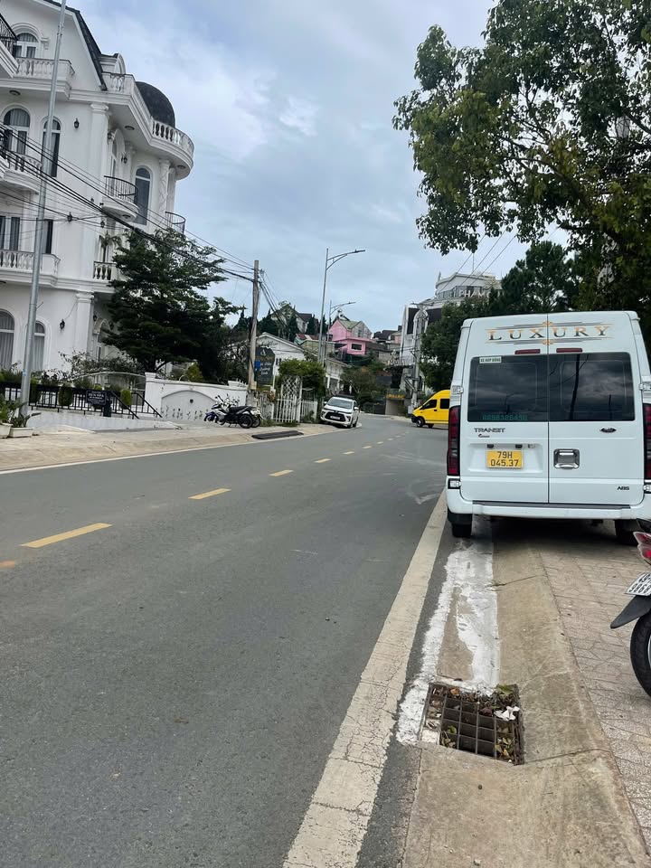 Cho thuê mặt bằng sân bãi Đà Lạt 250m² giá 8 triệu - Khu vực trung tâm thuận tiện!