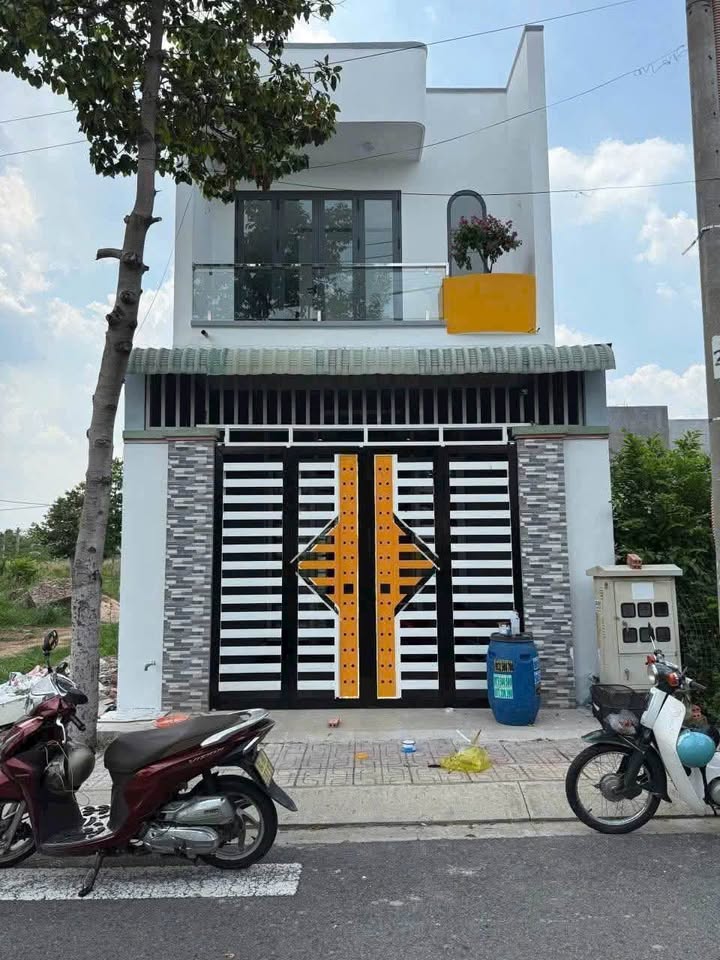 Nhà lầu Phát Hưng Bến Cát 100m² giá 2.3 tỷ - Gần Quốc lộ 13!