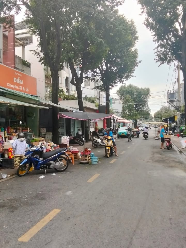 Nhà nguyên căn đường Phạm Thế Hiển, Quận 8 - 70m² giá 12 triệu - Kinh doanh thuận lợi!