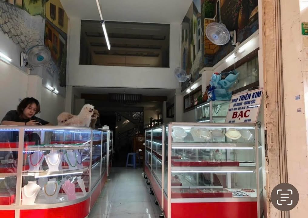 Cho thuê nguyên căn mặt tiền Trần Hưng Đạo, quận 5 - Diện tích 88m², thuận tiện kinh doanh!