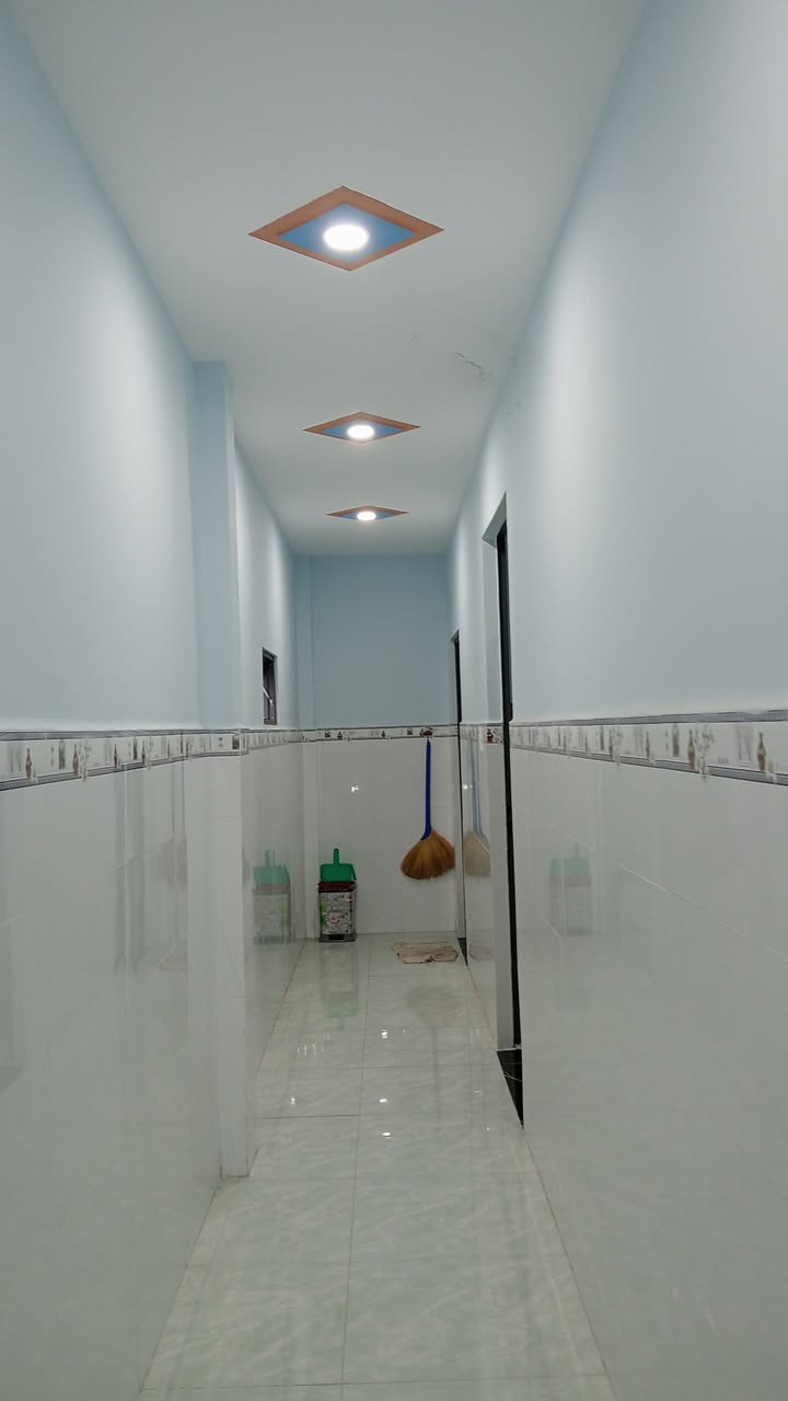 Nhà 2 tầng Phú An, Thủ Dầu Một 100m² giá 2.7 tỷ - Vị trí đắc địa, tiện ích đầy đủ!