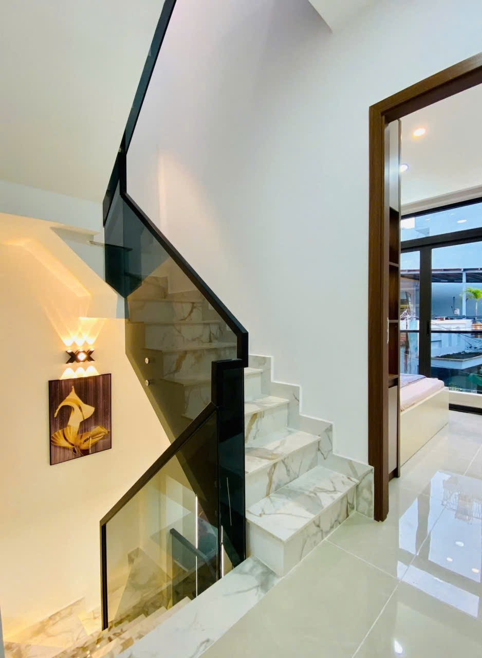 Nhà phố hiện đại Thủ Dầu Một 120m² giá 6.5 tỷ - Không gian sang trọng, thiết kế tinh tế!