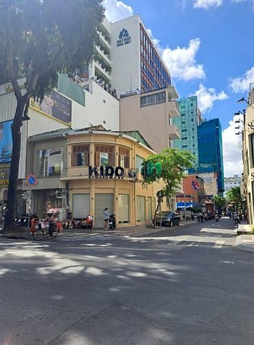 Nhà cho thuê góc 2MT Nguyễn Trãi, Quận 1 - Diện tích 200m², giá chỉ 170 triệu!