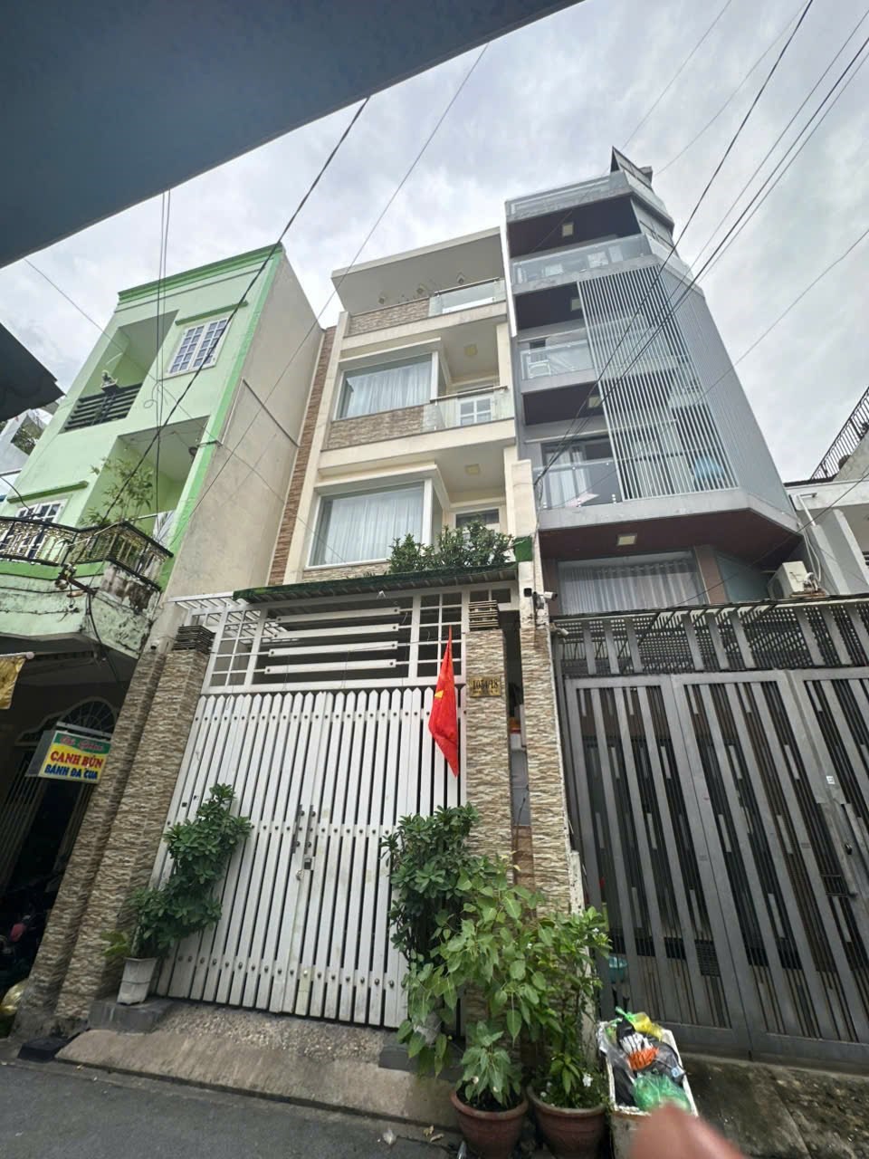 Bán nhà đường Cách Mạng Tháng 8, quận Tân Bình (4,5x13) - Nhà đẹp, giá tốt!