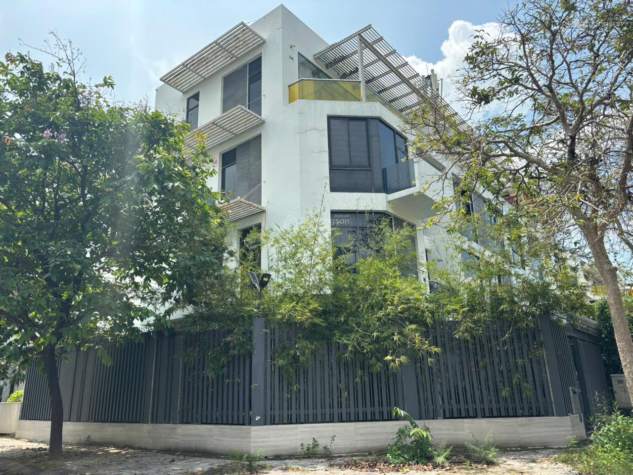 Cho thuê nhà góc 2 mặt tiền 204m² tại Cát Lái, Quận 2 - Giá chỉ 30 triệu/tháng!