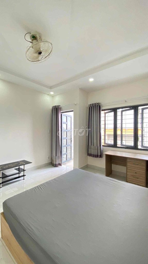 Căn hộ 1PN Quận 4 42m² giá 7.4 triệu - Full nội thất, ban công thoáng mát!