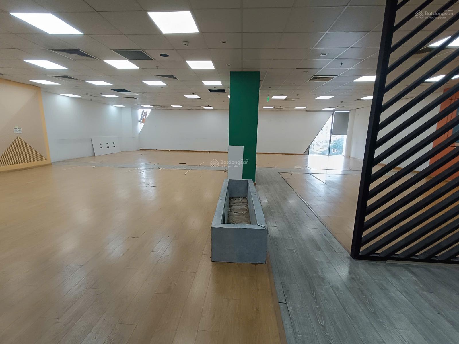 Cho thuê văn phòng Golden Palm Lê Văn Lương 217m² giá 75 triệu - Không gian làm việc chuyên nghiệp!