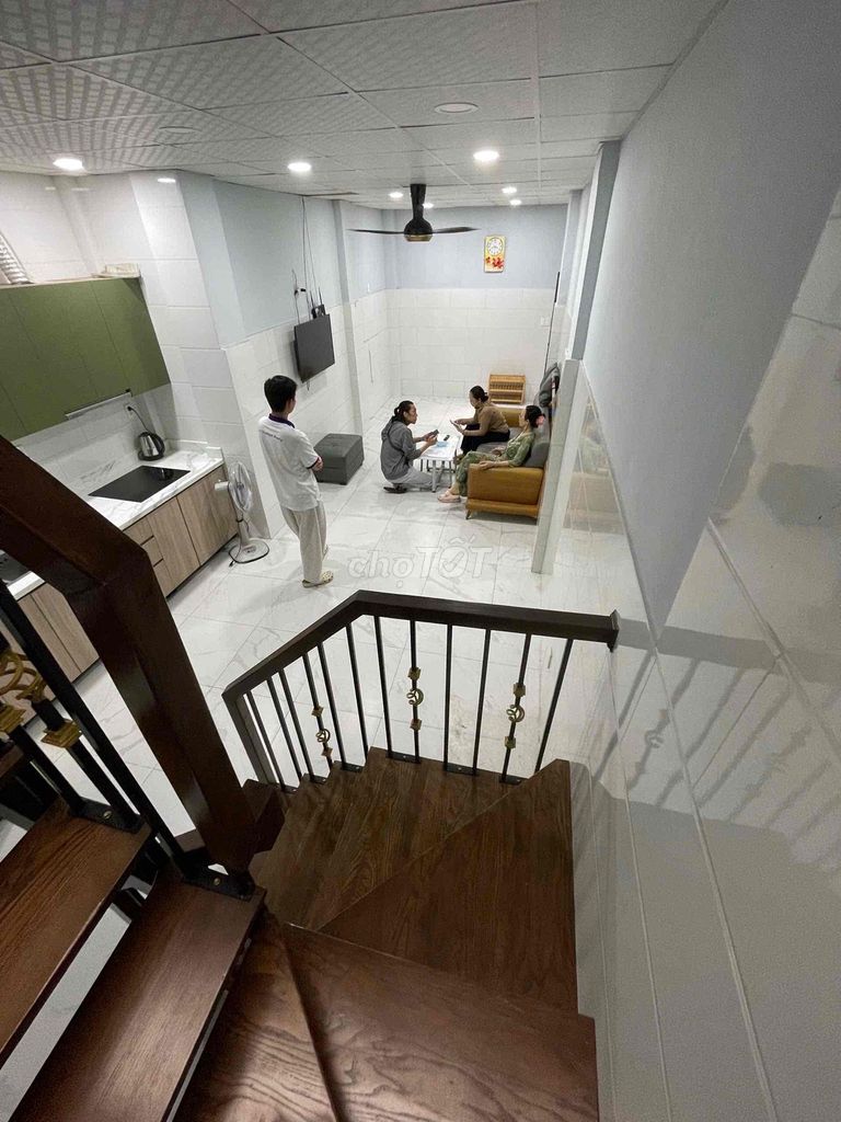 Nhà Nguyên Căn 2PN Gần Cầu Ông Lãnh Quận 4, 450m² - Full Nội Thất, Giá Chỉ 13 Triệu!