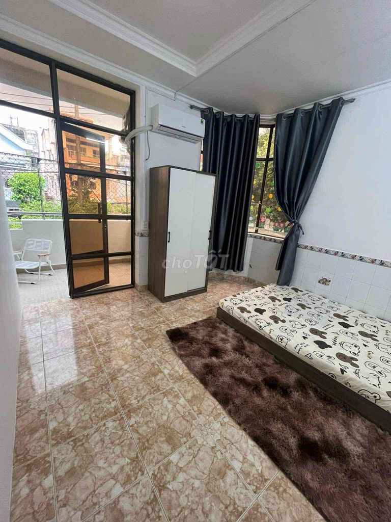 Căn hộ 2PN + 1PK Ban Công 50m² giá 8.5 triệu - Gần Đại học Hutech