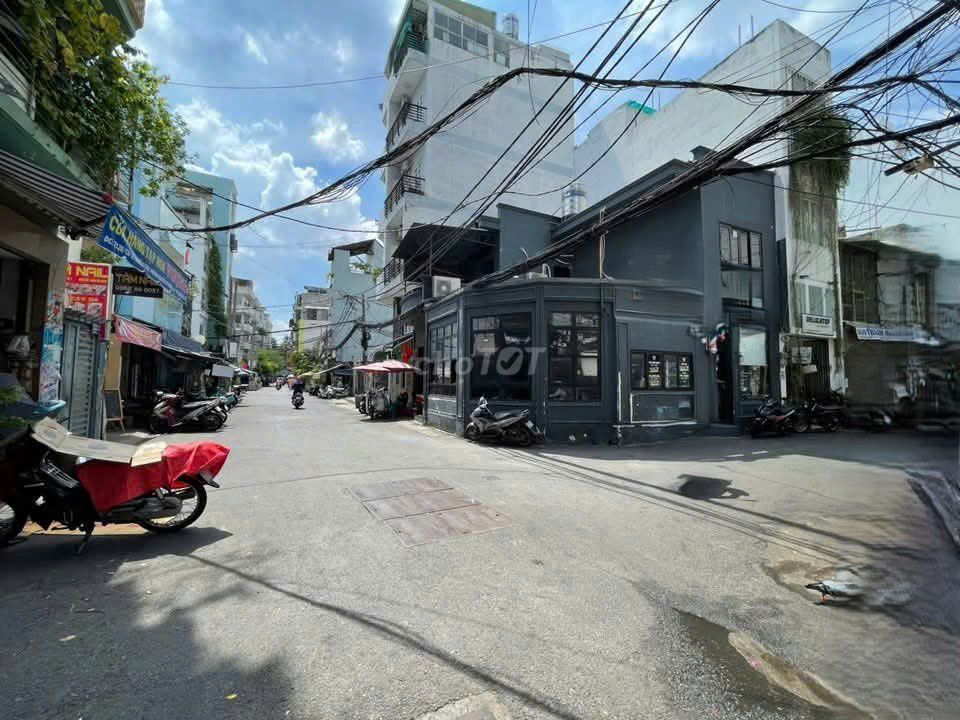 Cho thuê góc 2 mặt tiền Nguyễn Trãi Quận 1 diện tích 160m² - Vị trí đắc địa cho kinh doanh!