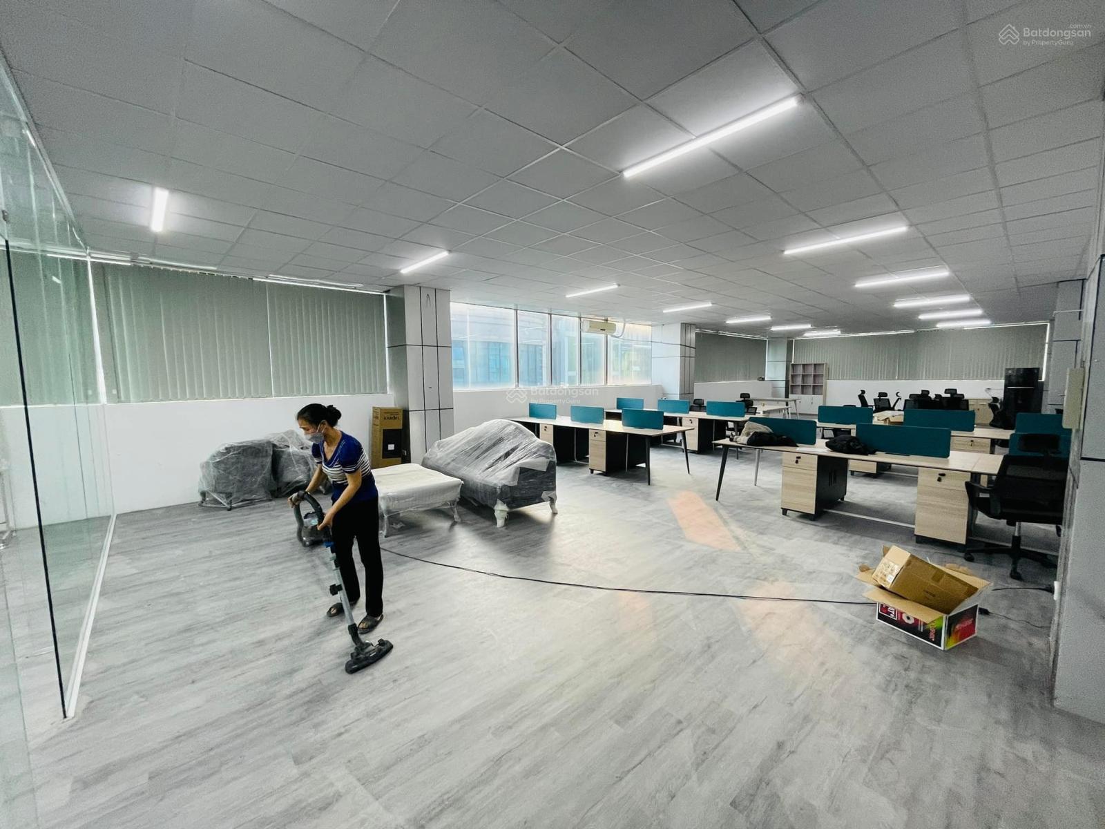 Cho thuê văn phòng Duy Tân, Cầu Giấy 230m² giá 41 triệu - Không gian làm việc lý tưởng!
