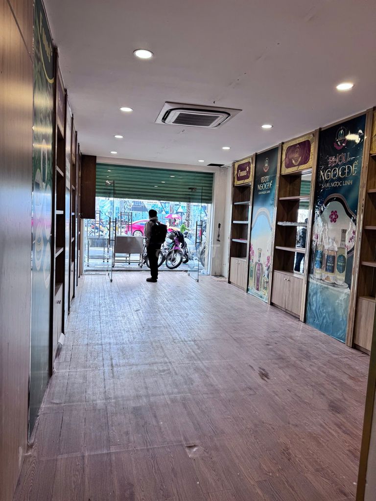 Nhà mặt tiền Trần Hưng Đạo, Quận 1, 82.8m² giá 42 tỷ - Đầu tư sinh lời ngay!