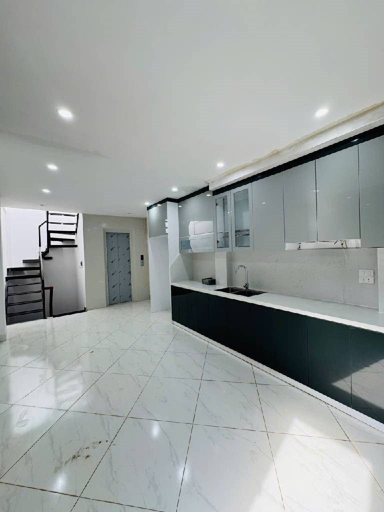 Nhà phố Láng Thượng, Đống Đa 33m² giá 8.3 tỷ - Thiết kế 5 tầng thang máy sang trọng!