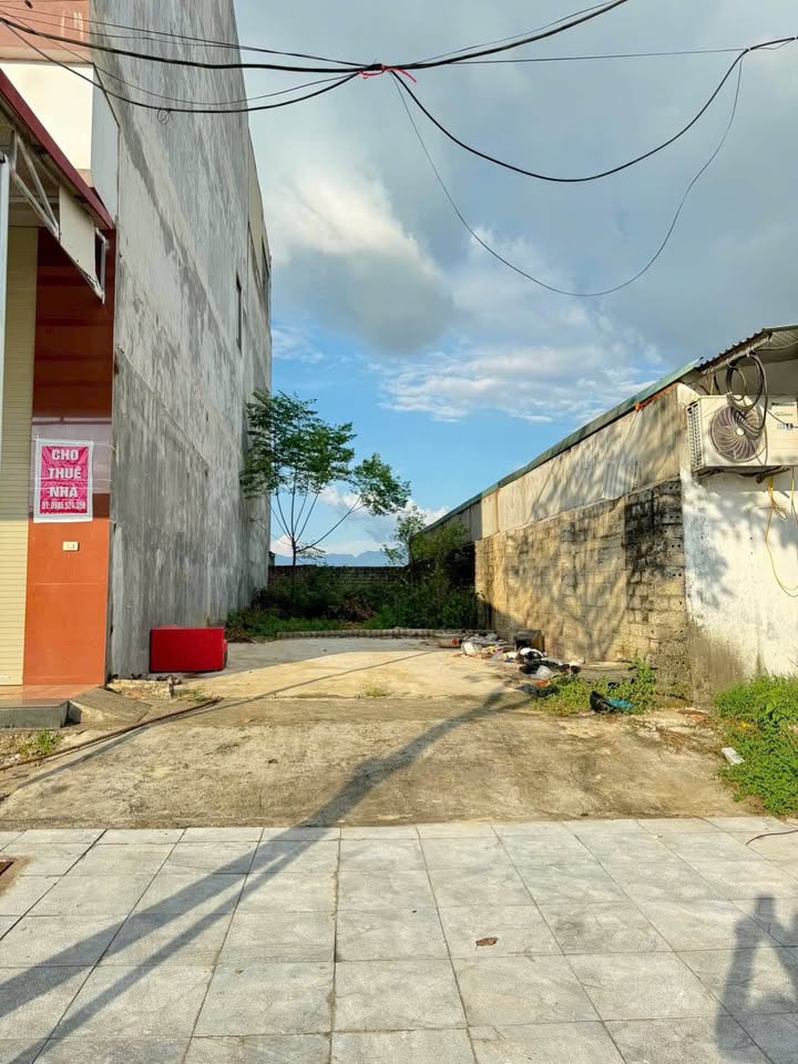 FrontHouse Đường Đôi Công An Huyện Lập Thạch 100m² giá 3 tỷ - Vị trí kinh doanh đắc địa!