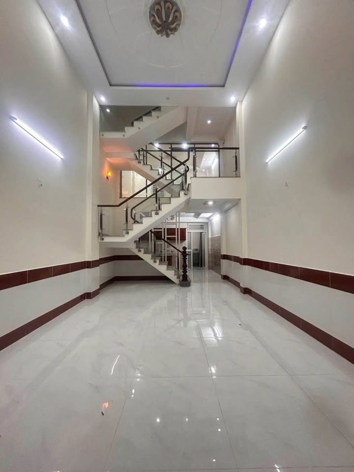 Nhà đẹp 4 tầng đường Huỳnh Thị Hai, Quận 12, 63m² giá 6.2 tỷ - Cơ hội sở hữu tuyệt vời!