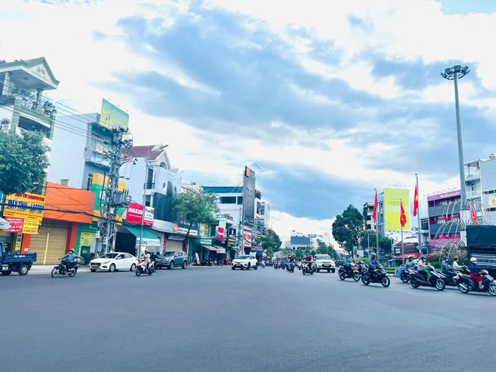 Nhà 3 tầng mặt tiền đường Thái Nguyên Nha Trang 65m² giá 11.5 tỷ - Cơ hội đầu tư hiếm có!