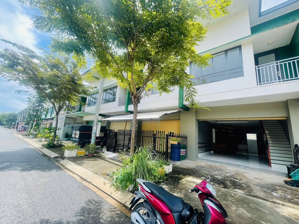 Shophouse Oasis City Tân Uyên 75m² giá 1.9 tỷ - Kinh doanh sầm uất!