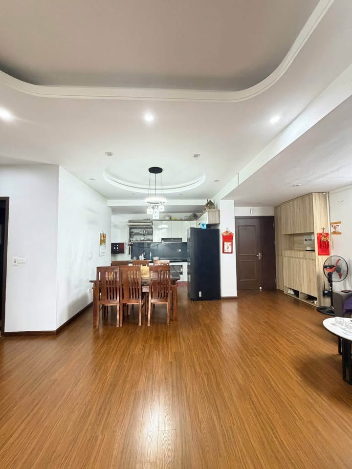 Căn hộ lô góc Resco Cổ Nhuế 118m² giá 8.6 tỷ - Full nội thất, vào ở ngay!