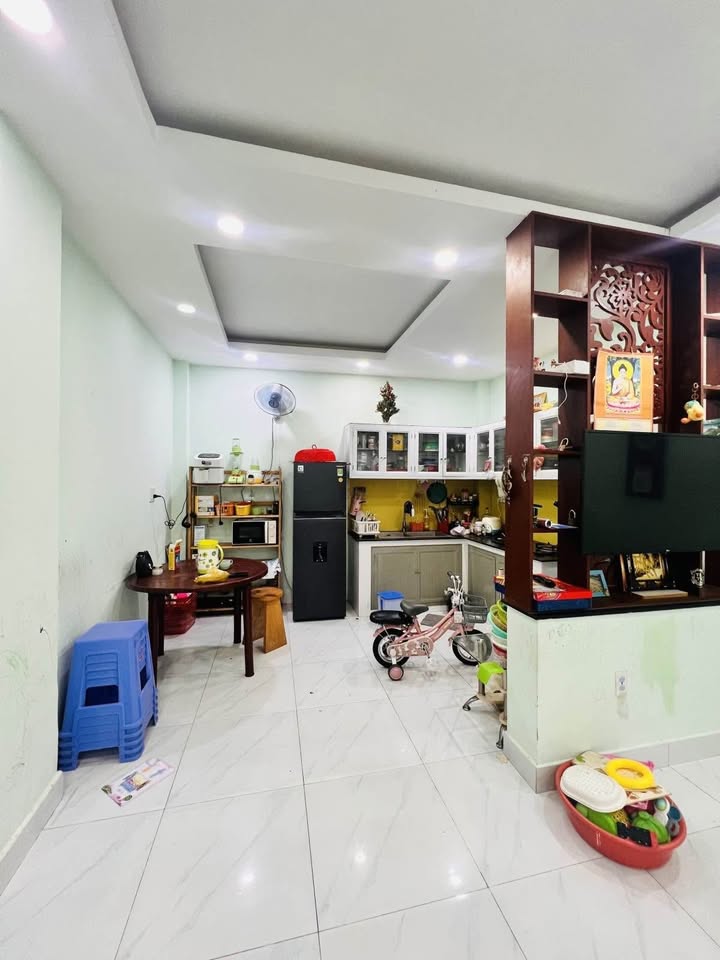 Nhà phố Hòa Hưng Quận 10 36m² giá 5.8 tỷ - Gần mặt tiền, hẻm ba gác!