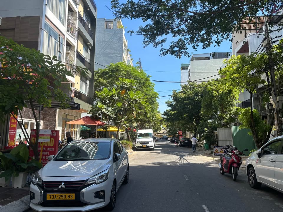 Đất ở Lưu Quang Thuận, Mỹ An, Đà Nẵng 300m² giá chỉ 40 triệu/m² - Đầu tư sinh lời cao!