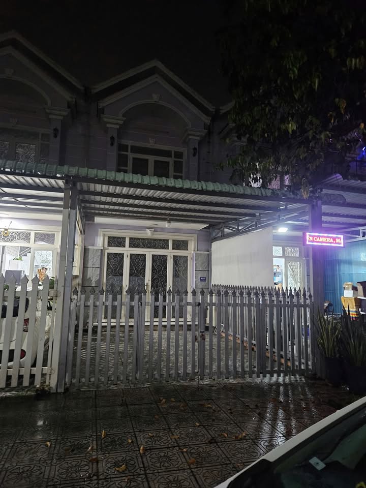 Nhà cho thuê khu đô thị Thịnh Gia, Bến Cát 90m² giá 5.5 triệu - Sạch đẹp như hình