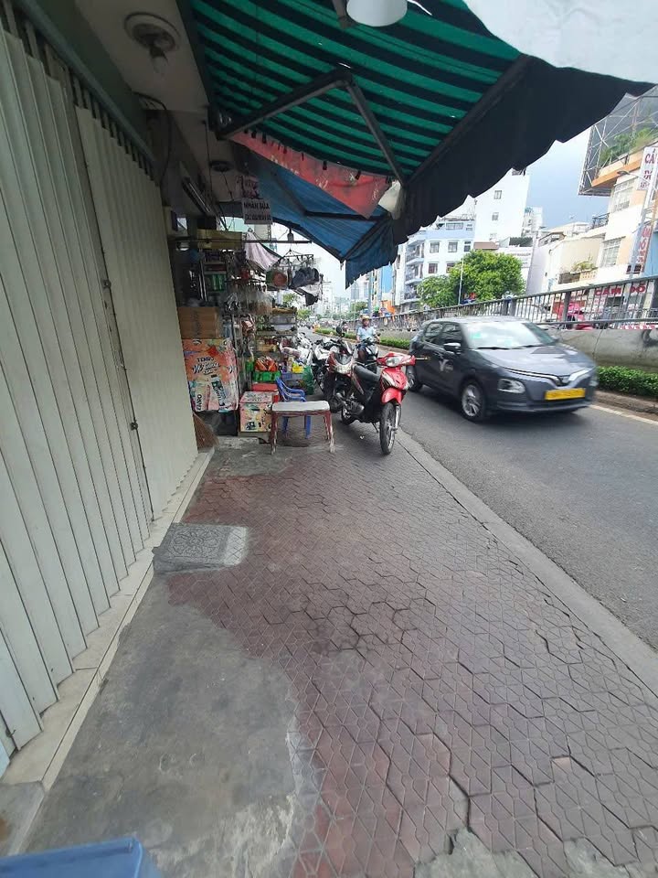 Nhà mặt tiền Nguyễn Văn Cừ, Q5, 6m² giá 5.5 triệu - Thích hợp kinh doanh