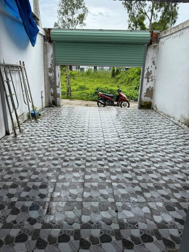 Nhà 1 trệt 1 lầu Phước Hậu 140m² giá 2.95 tỷ - Sân đậu ô tô trong nhà!