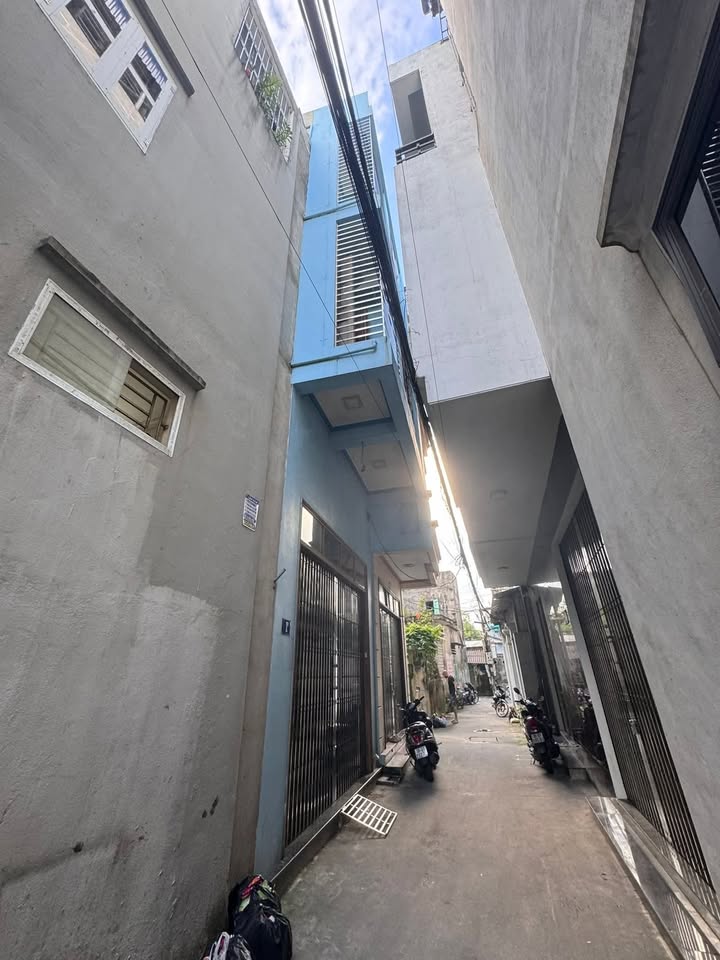 Nhà 3 tầng đường Trần Thái Tông, Nam Định 44.6m² giá 2.4 tỷ - Sổ đỏ chính chủ!