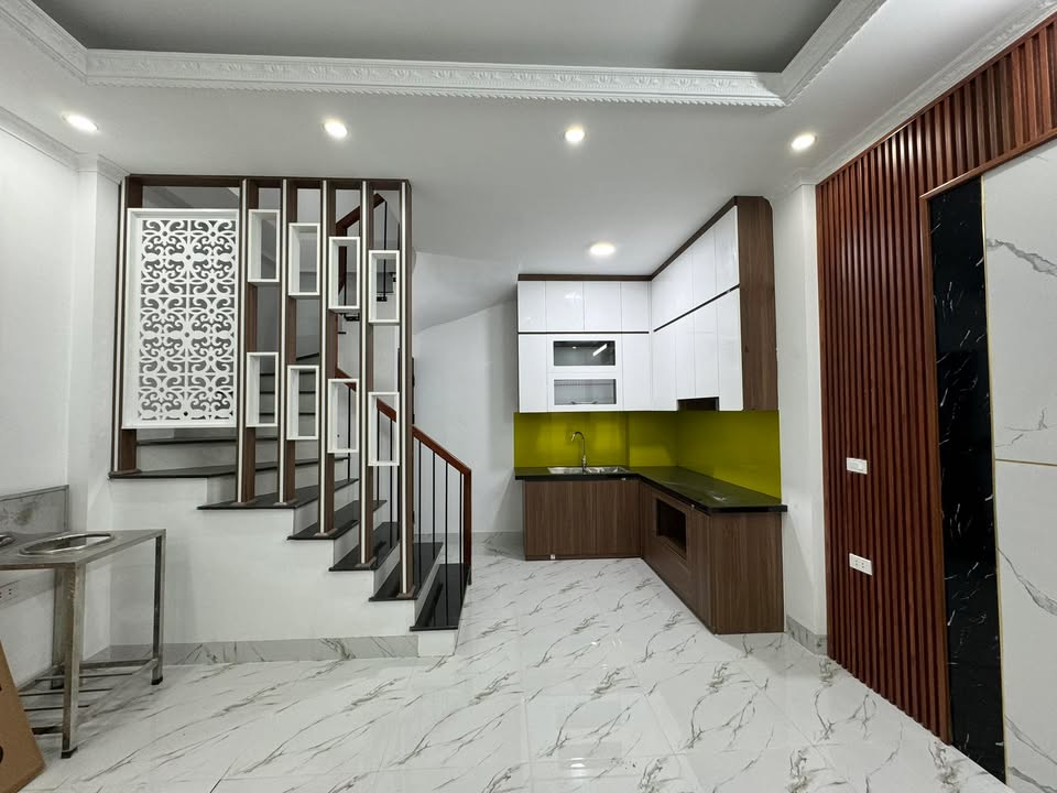 Nhà bán Quận Đống Đa 25m² giá 5.65 tỷ - Nhà hiếm, vị trí thuận lợi!