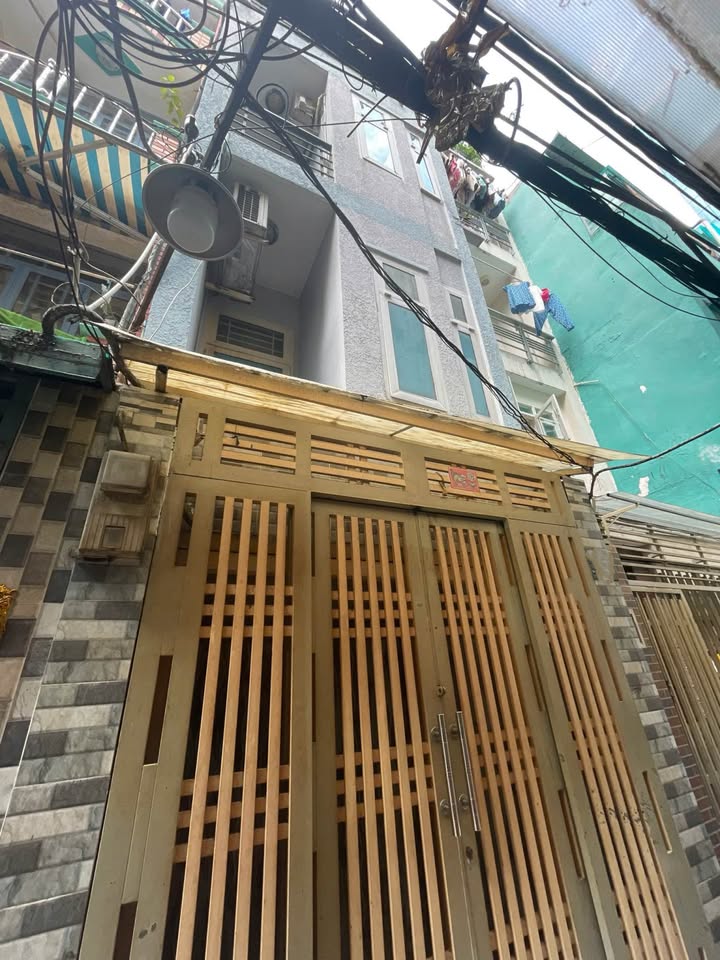 Nhà phố Quận 4, 23m² giá 4.4 tỷ - Mặt tiền chợ Xóm Chiếu