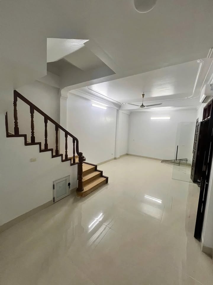 Nhà liền kề KĐT Định Công Hoàng Mai 50m² giá 16 triệu - Phù hợp kinh doanh đa dạng!
