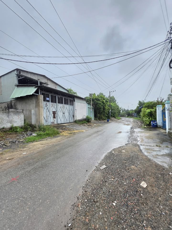 Kho xưởng mặt tiền đường xe tải 400,8m² giá 9,6 tỷ - Pháp lý rõ ràng