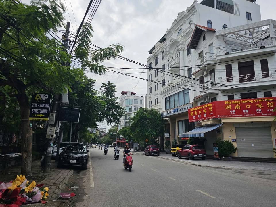 Cho thuê nhà 4,5 tầng mặt đường Văn Miếu 121m² giá 60 triệu - Vị trí đắc địa gần trường cao đẳng