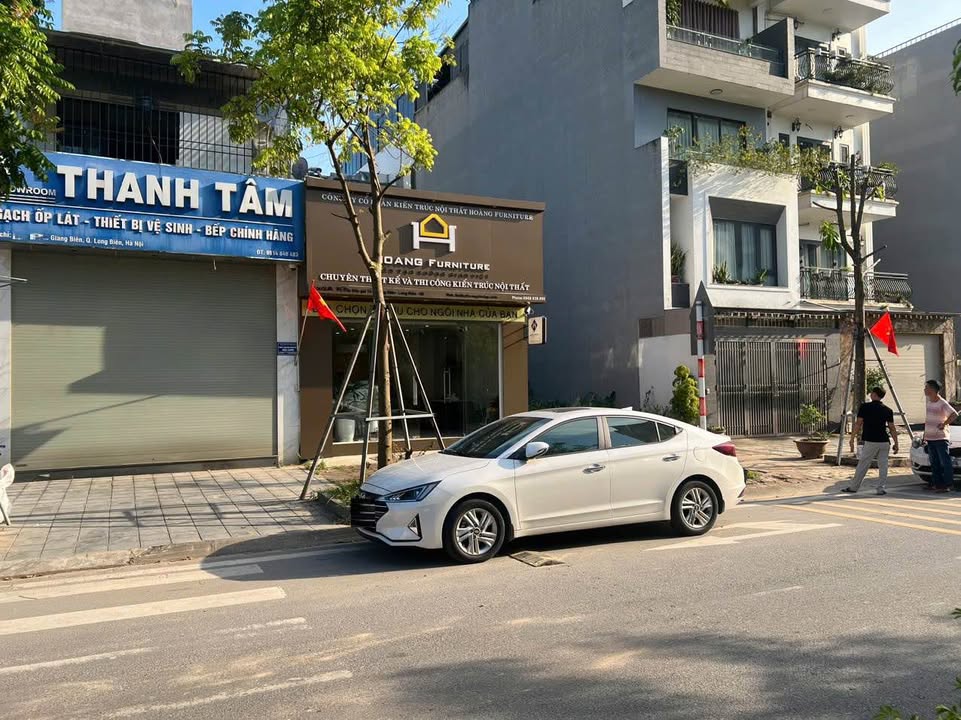 Đất nền kinh doanh Giang Biên 100m² giá 2.x tỷ - Mặt đường 21m, sổ hồng chính chủ!