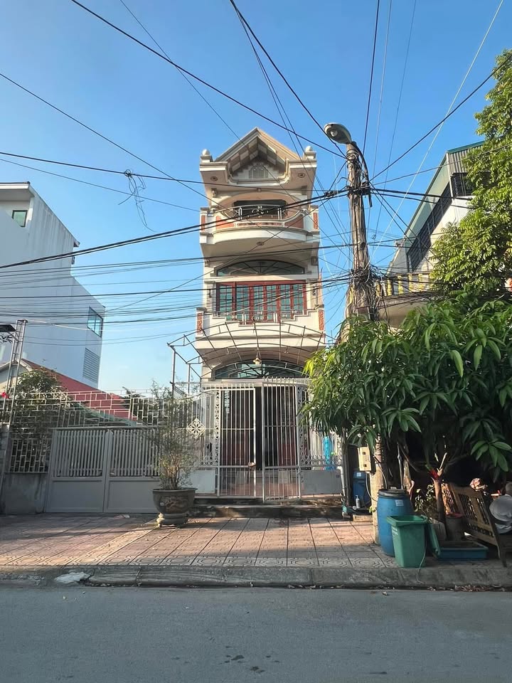 Bán nhà 3 tầng đường Tô Hiệu Cẩm Phả 105,7m² giá 3,55 tỷ - Kinh doanh tốt, vị trí đắc địa!