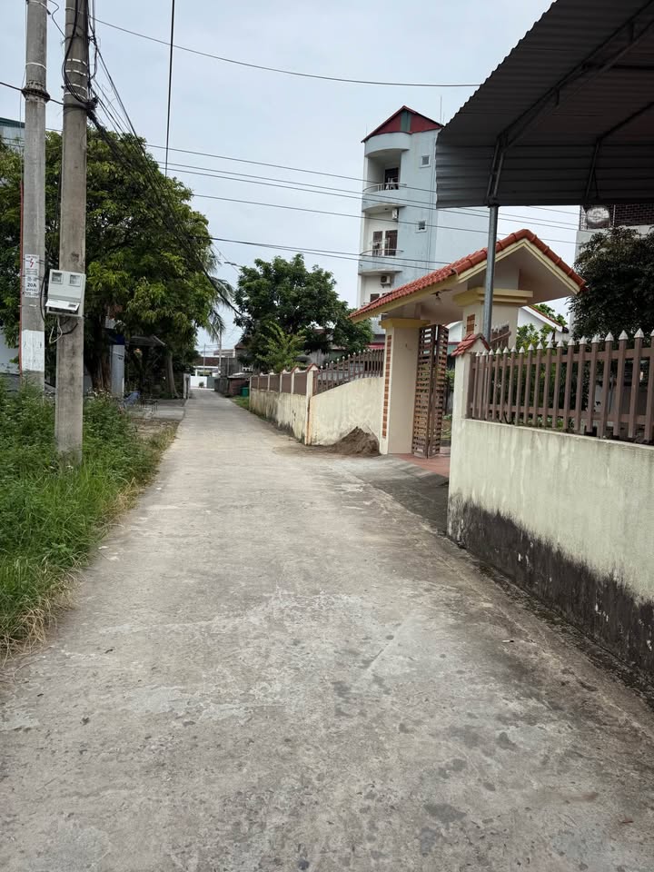 Nhà mái Nhật mới hoàn thiện tại Móng Cái 98m² giá 2 tỷ - Sẵn sàng vào ở!