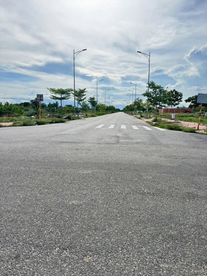 Đất nền Phan Rang-Tháp Chàm 81m² giá 2.6 tỷ - Sổ hồng chính chủ ngay khu vực sầm uất!