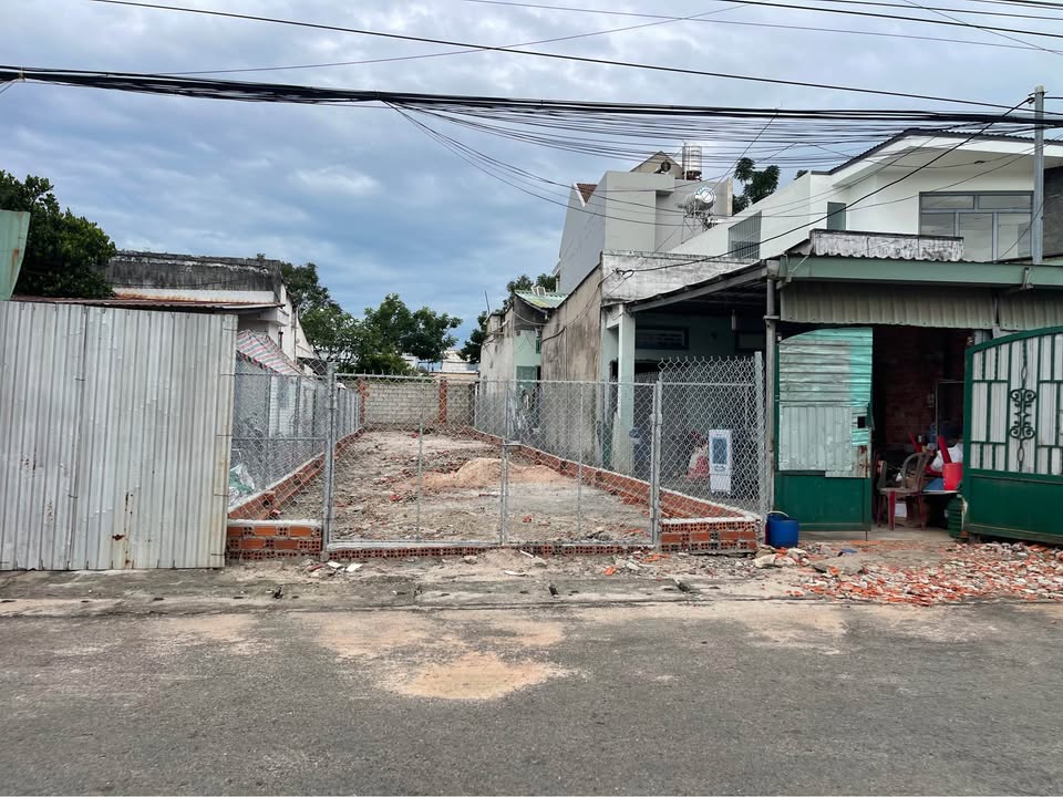 Bán gấp FrontHouse mặt tiền đường Nguyễn Mạnh Hùng, phường Long Toàn, diện tích 141m² - Giá chỉ 3 tỷ!