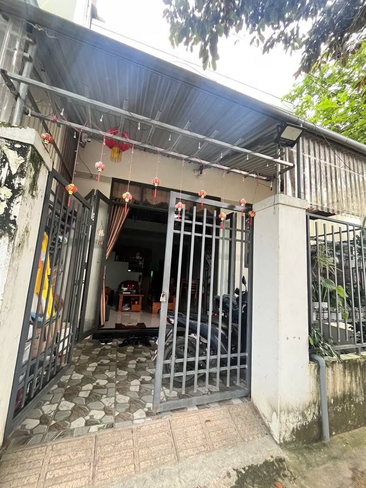 Nhà chính chủ phường Nghĩa Lộ, TP Quảng Ngãi 70m² giá 1.39 tỷ - Thiết kế hiện đại, sẵn sàng vào ở!