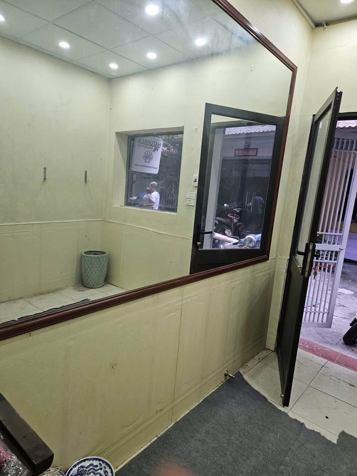 Nhà Tập Thể Tàng 1 Ngõ 27 Lương Đình Của Đống Đa 32m² - Phù hợp cho 2 người ở!