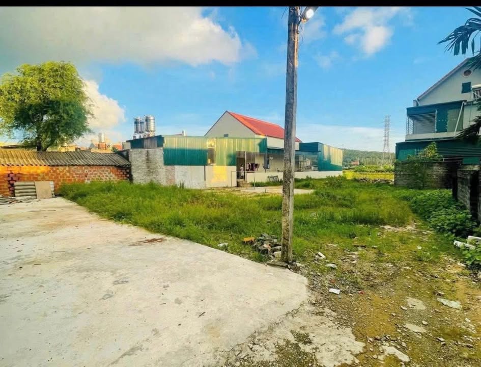 Đất nền ô góc 2 mặt tiền tại Đông Mai, Quảng Yên 81,4m² giá 600 triệu - Cơ hội đầu tư tuyệt vời!