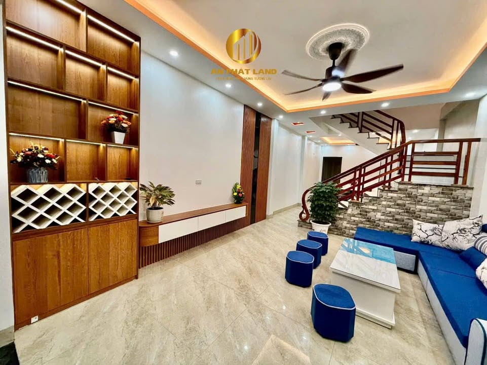 Nhà 3 tầng mới xây tại Ninh Sơn 139.8m² giá 5 tỷ - Thiết kế hiện đại, vị trí trung tâm!