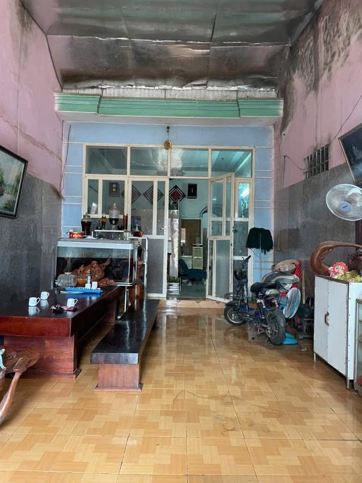 Nhà riêng tại xã Ea Wy, 100m² giá 2.75 tỷ - Đầu tư sinh lời từ nhà Yến!