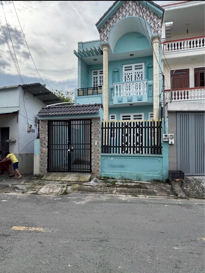 Bán nhà mặt tiền Đặng Thúc Vịnh Hóc Môn 90m² giá 5.3 tỷ - Cơ hội đầu tư tuyệt vời!